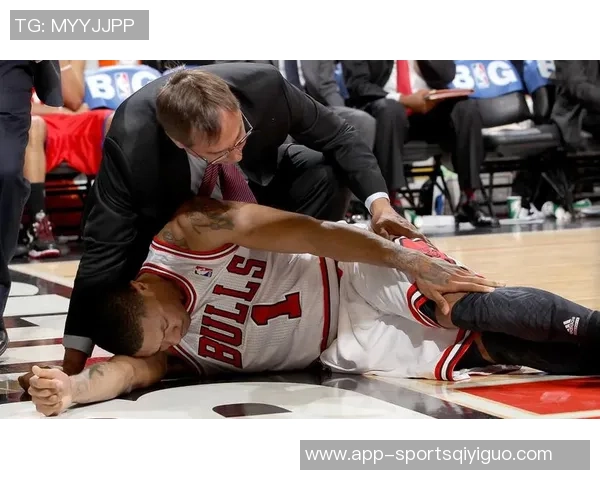 克莱回忆灰熊恶行22年季后赛致队友胳膊肘骨折的惨痛经历 克莱回忆灰熊恶行22年季后赛致队友胳膊肘骨折的惨痛经历